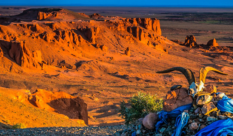 Bayanzag flaming cliffs