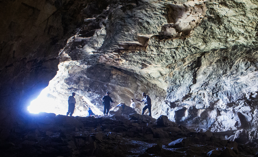 Khoid tsenkher cave