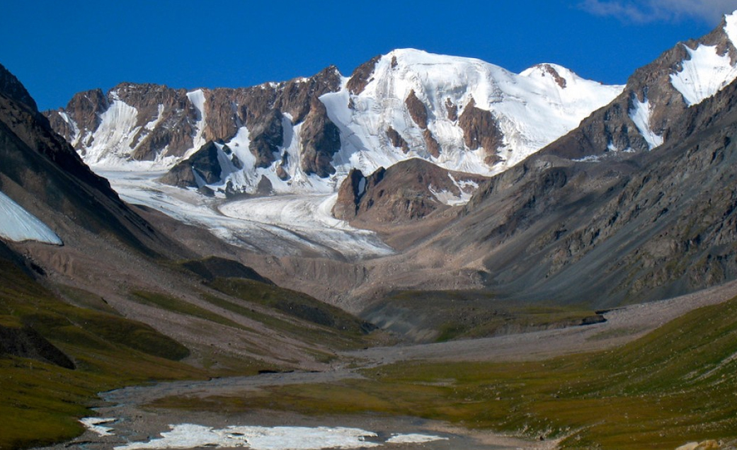 Kharkhiraa Valley