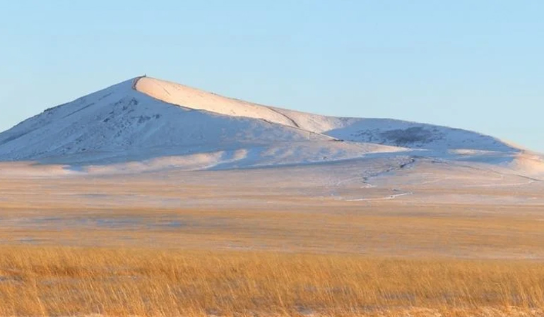 Shiliin Bogd Volcano